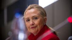 V noci přiletěla Hillary Clintonová. Bude jednat o Temelínu
