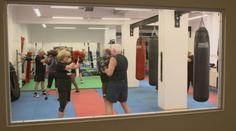VÍKEND: Čeští senioři se učí boxovat a žonglovat