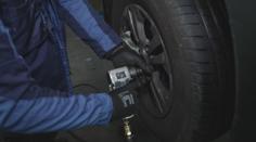 Řidiči musí přezout auta do zimního. Měli by být obezřetní, varuje policie