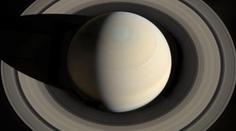 NASA zveřejnila zvuky ze Saturnu: Komunikace alienů, nebo vlny?
