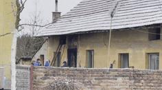 Požár zachvátil dům na Nymbursku. Hasiči tam objevili mrtvého muže