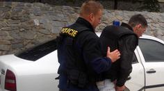 Prodavačka se ubránila lupiči s nožem, na ulici ho chytil policista!
