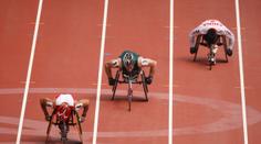 DOPING u paralympioniků: Podvázat šourek a držet moč!