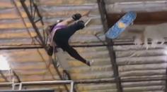Hrozivý pád! Mladá skateboardistka spadla přímo na hlavu