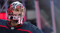 Petr Mrázek má zbrusu novou masku. Vzdává hold Torontu