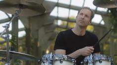 Co Čech, to muzikant! Legenda Chelsea to opět rozjela za bicími