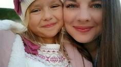 Dívka překonala obří nádor. Lékařům nazpívala píseň, která se stala hitem