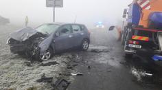 Řidička s dětmi v autě narazila do sypače! Neviděla přes led na okně