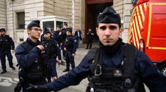 Prokurátor mluvil o extrémním násilí, popsal detaily útoku na policisty v Pařízi
