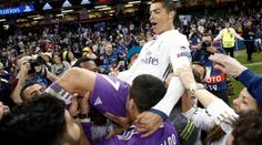 Nepoznáte ho! Ronaldo po triumfu v LM vzal strojek a oholil si hlavu