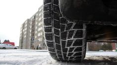 Zloděj přezul ženě na autě pneumatiky ze zimních na letní