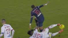 VIDEO: Slzy a bolest! Kanonýr Neymar utrpěl ošklivé zranění kotníku