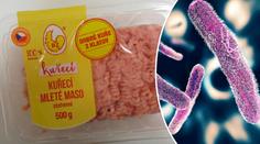 Může číhat i ve vaší lednici! V kuřecím mase objevili nebezpečnou bakterii