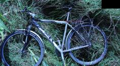 Řidič náklaďáku srazil cyklistu a ujel! Zemřel bez pomoci v příkopu
