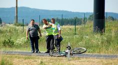 Cyklista při nehodě zemřel. Dítě, které bylo s ním, odvezl vrtulník