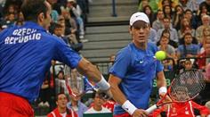 Češi vedou po čtyřhře bitvu o Davis Cup 2:1! Djokovič odešel