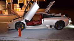 U Turnova hořelo lamborghini za 4 miliony. Podívejte se na další požáry luxusních aut