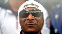 Další kokos na sněhu? Snoop Dogg se sešel s Jamajčany, ochutnal i jejich rum