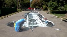 VIDEO: Přešli byste přes to? Kontroverzní 3D graffiti v Praze budí rozruch