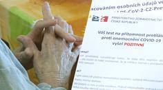 Psycholožka radí ohledně lhaní seniorům v době korony. Může se to? ANKETA