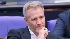 Policie prohledává byt politika Bystroně. Měl přijímat úplatky