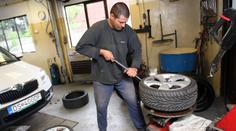 Zase budeme přezouvat: Hledáme nejlevnější autoservis Česka!
