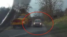 VIDEO: Chvíle hrůzy na Semilsku. Při předjíždění šlo o život, řidič řekl jen "sorry"
