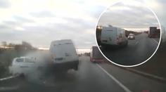 Záběry z tragické nehody na D8: Takhle smetla dodávka osobák v protisměru