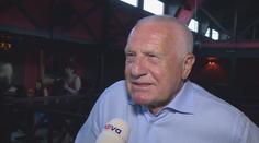 Zeman gratuloval Klausovi k narozeninám. Tohle mu popřál