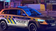 Smrtelná nehoda v Praze: Chodce srazilo policejní auto