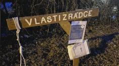 Policie obvinila muže, který postavil před dům hejtmana šibenici. K činu se přiznal