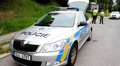 Útok na policii! V Praze našli pod auty zápalné lahve