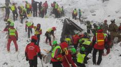 Z hotelu zasypaného lavinou už tahají jen mrtvoly. Obětí je zatím 23