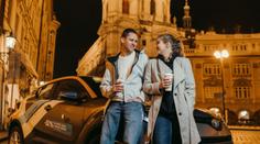 Carsharing používá stále více Čechů. Lidé ale také chodí častěji pěšky