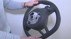 Muž z automobilky kradl volanty a airbagy! Prodával je v Polsku