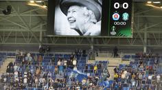 Ohavné chování na Slovensku. Fanoušci Slovanu vypískali královnu Alžbětu