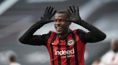 Frankfurt se vyšplhal na třetí příčku, pomohla mu remíza Wolfsburgu!