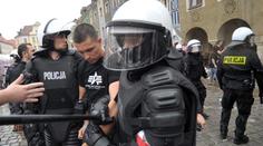 Ruští a polští fanoušci se rvali ve Varšavě, zasahovali těžkooděnci