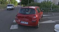 Řidič chtěl v Paříži najet do davu před mešitou! Zastavily ho bariéry