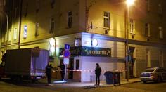 Muž pobodal řidiče dodávky. Pak zaplatil pivo a z místa utekl