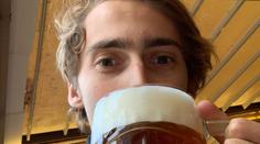 Korunní princ Habsburg navštívil poprvé Prahu! Nadchl ho hrad i pivo