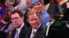 Korunovace se zúčastnil také princ Harry. Překvapil řečí těla
