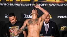 Hvězdný boxer se napil piva a převážil. Místo boje o titul pošle soupeři peníze
