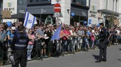 Oslava narozenin Hitlera skončila fiaskem! Odpůrci měli navrch