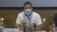 Hamáček po jednání krizového štábu: I přes opatření křivka roste, budou další nařízení