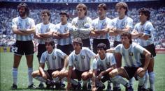 Argentinský fotbal pláče, zemřel střelec gólu z finále MS 1986
