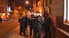STRACH V PRAZE: 15 propuštěných vězňů si dalo sraz v restauraci. Co chystají?