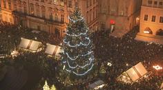 VIDEO: Na Staroměstském náměstí v Praze se rozsvítil vánoční strom