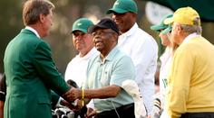 Svět golfu truchlí. Zemřel první černoch, který hrál Masters