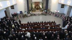 Poslední rozloučení s Uhlem proběhlo v symbolický den. Zeman poslal věnec